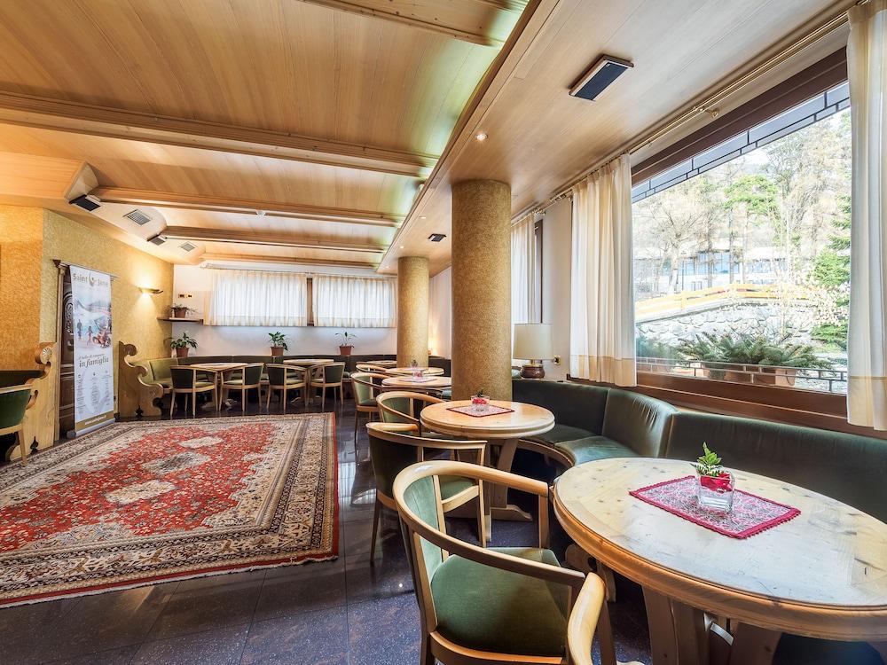 Hotel Santanton Bormio Exteriör bild