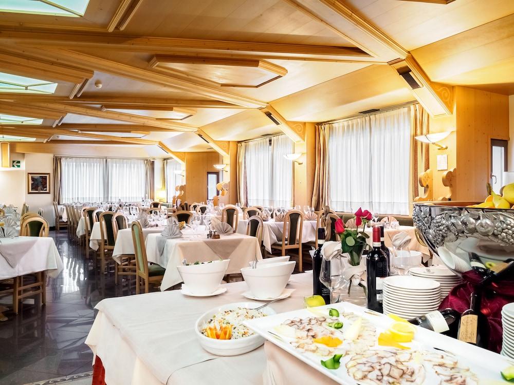 Hotel Santanton Bormio Exteriör bild