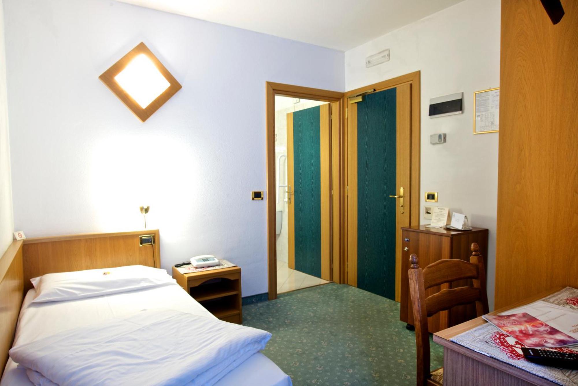 Hotel Santanton Bormio Rum bild