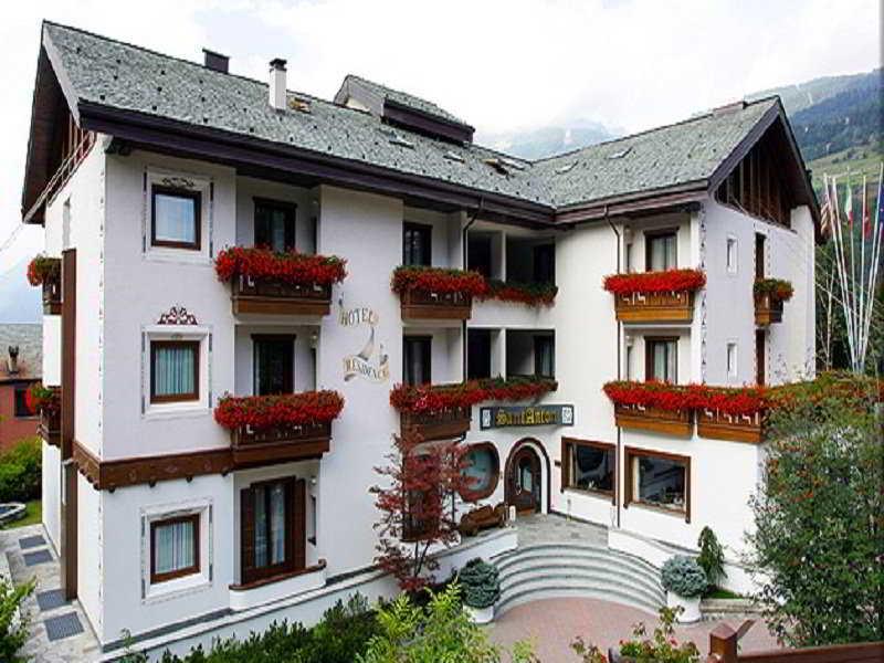 Hotel Santanton Bormio Exteriör bild