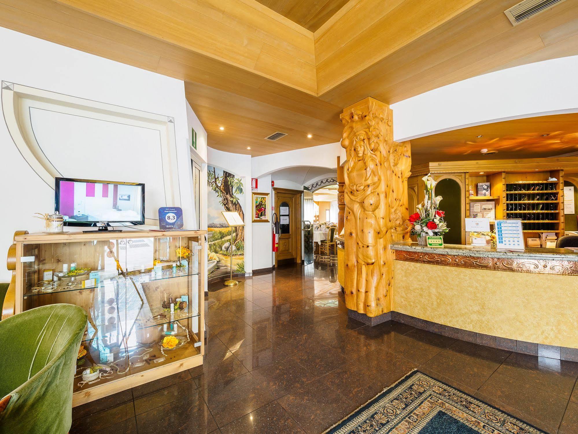 Hotel Santanton Bormio Exteriör bild