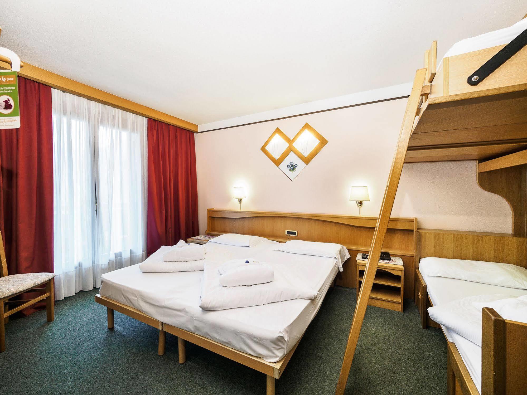 Hotel Santanton Bormio Exteriör bild