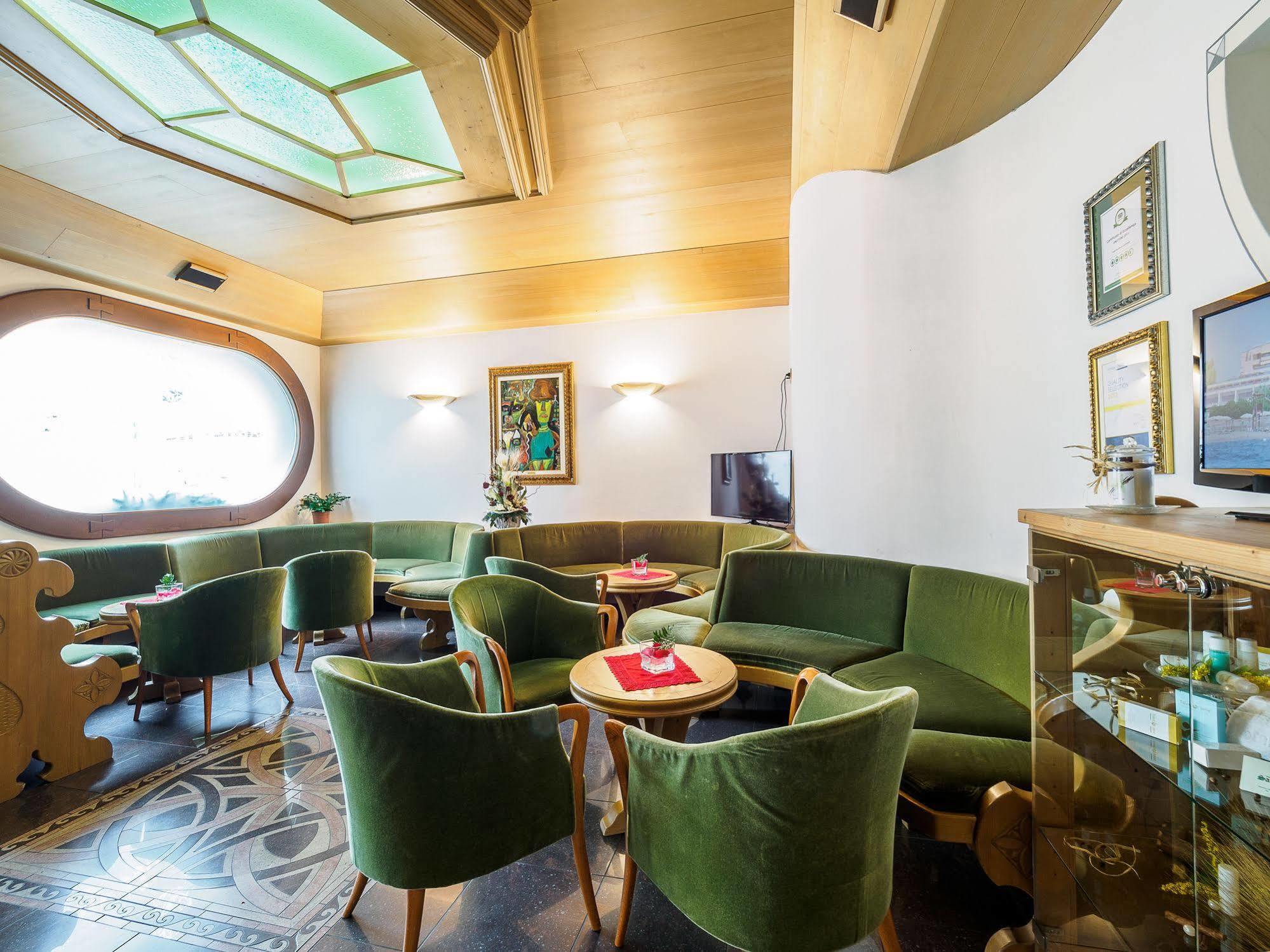 Hotel Santanton Bormio Exteriör bild