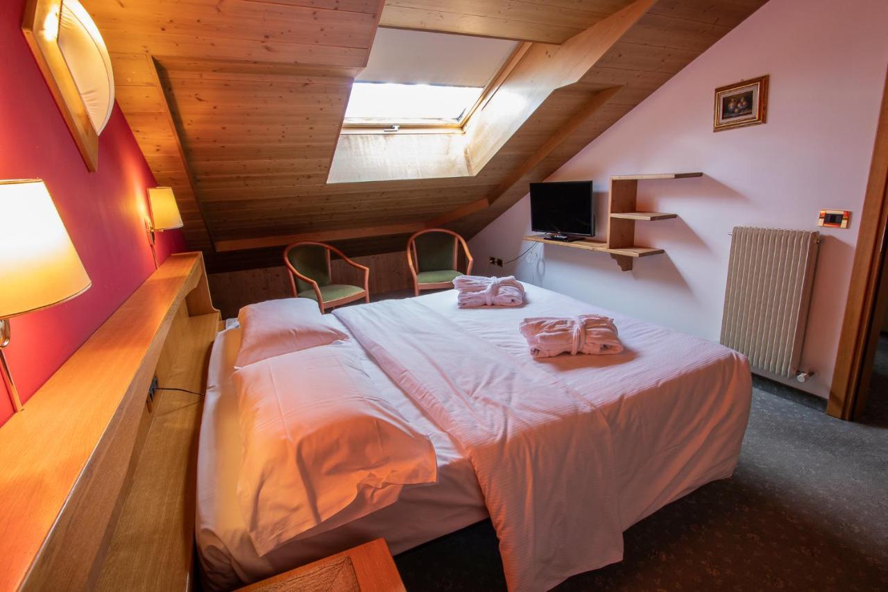 Hotel Santanton Bormio Exteriör bild