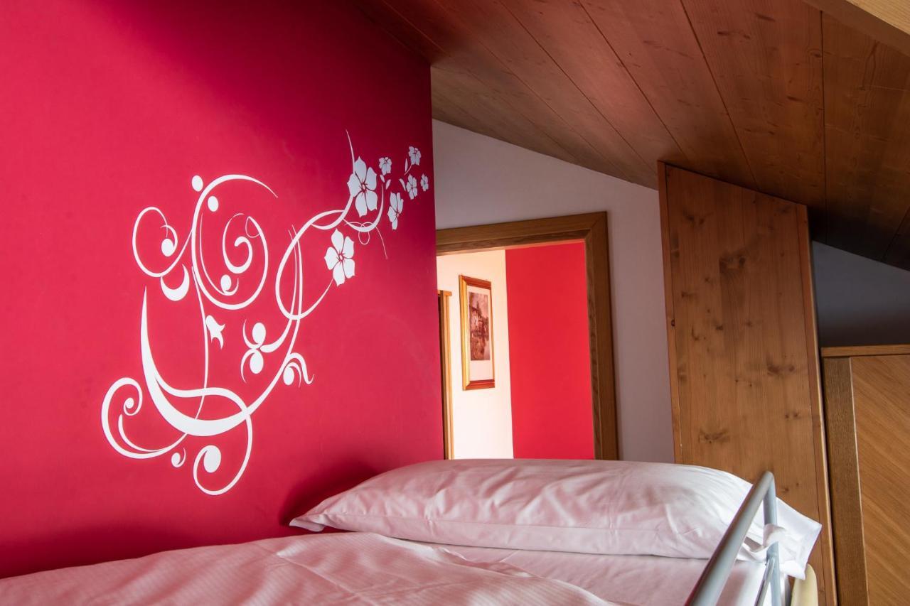 Hotel Santanton Bormio Exteriör bild